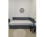 Jugendbett 120x200 cm, Polsterbett, Einzelbett mit Bettkasten, Kopfteil und Seitenblende, SPEED 1R