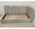 Eckbett 100x200 cm RECHTS mit weichen Seitenteilen und Bettkasten, Velvetstoff Riviera 21 seidengrau,  MARGO SM 02